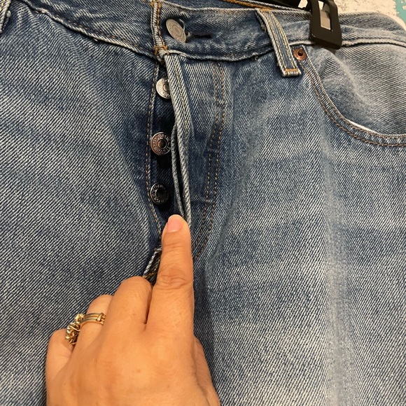 Levi’s 501 Jeans - Picture 2 of 4